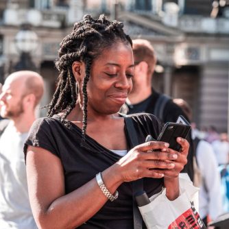 women-iphone-city